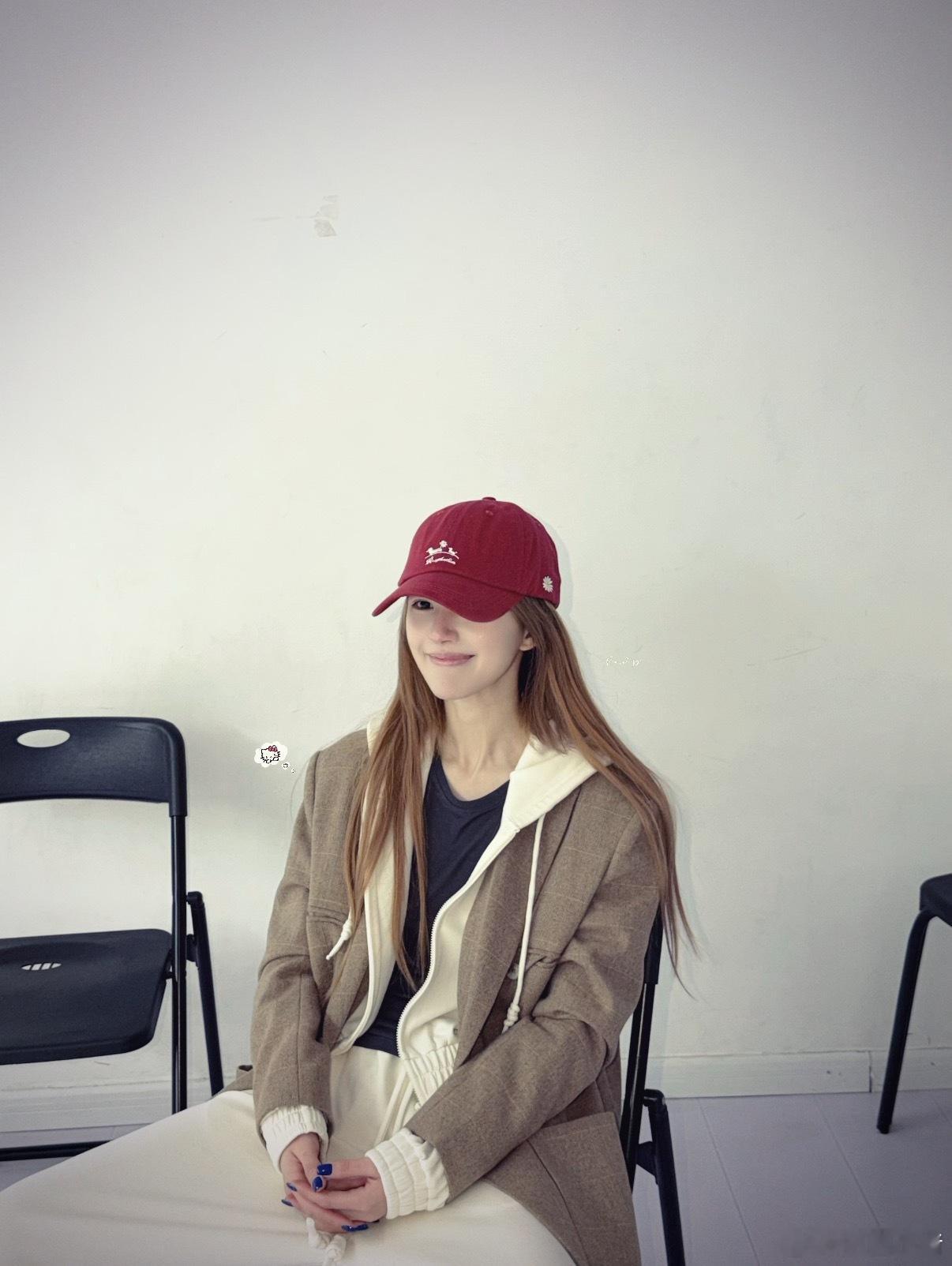 赵露思🍠最新营业，在练舞？准备什么新惊喜[憧憬] ​​​