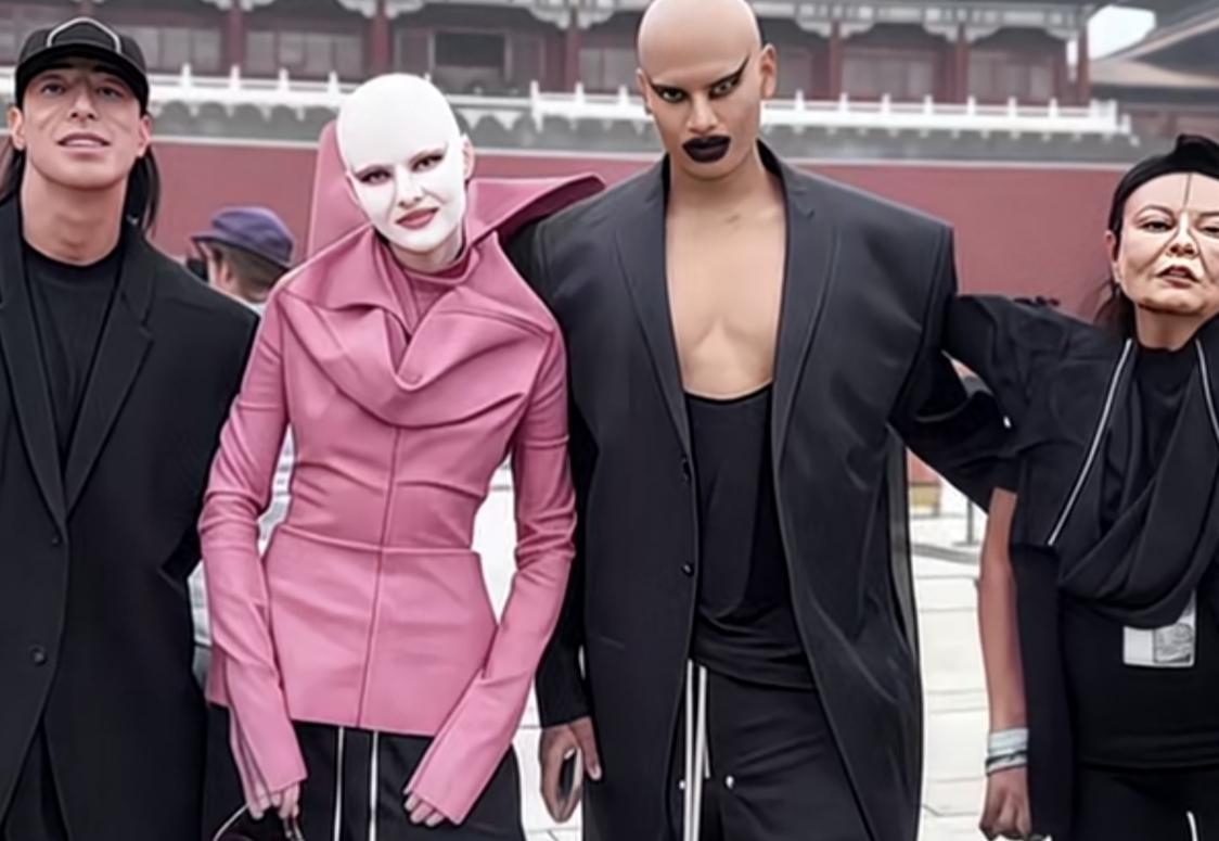 中国的文化圣地 ，
不欢迎魑魅魍魉，
美国知名设计师瑞克欧文斯一行人， 前往故宫