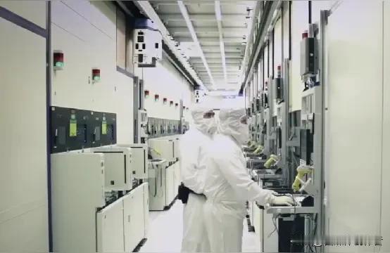 国产芯片光刻胶在2026年5月13日迎来里程碑式突破。这条消息一经发布便点燃全网