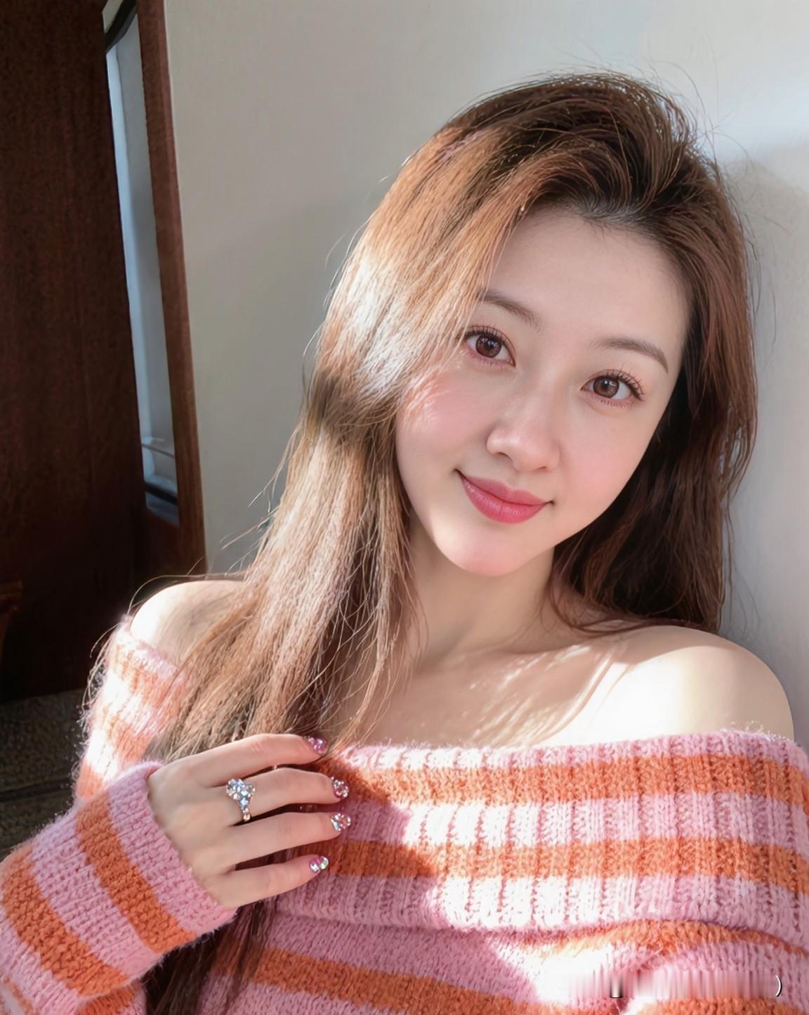 其实很多时候
攥着一段关系不肯放，
根本不是舍不得那个人，
而是过不了自己心里的