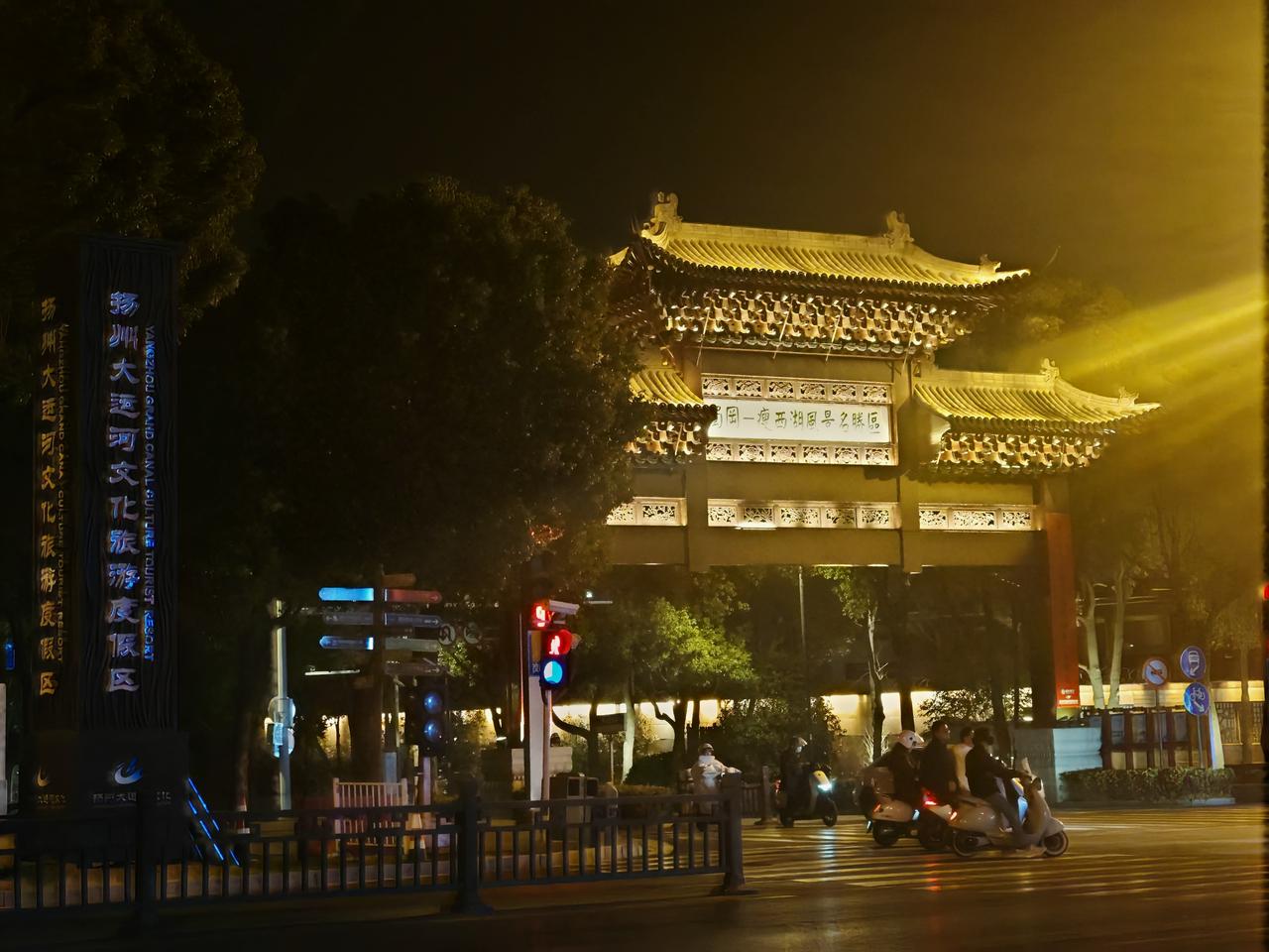 旅行是对过去的总结，旅行是对过去的交代。走一段非同寻常路，体会一段非同寻常的感情