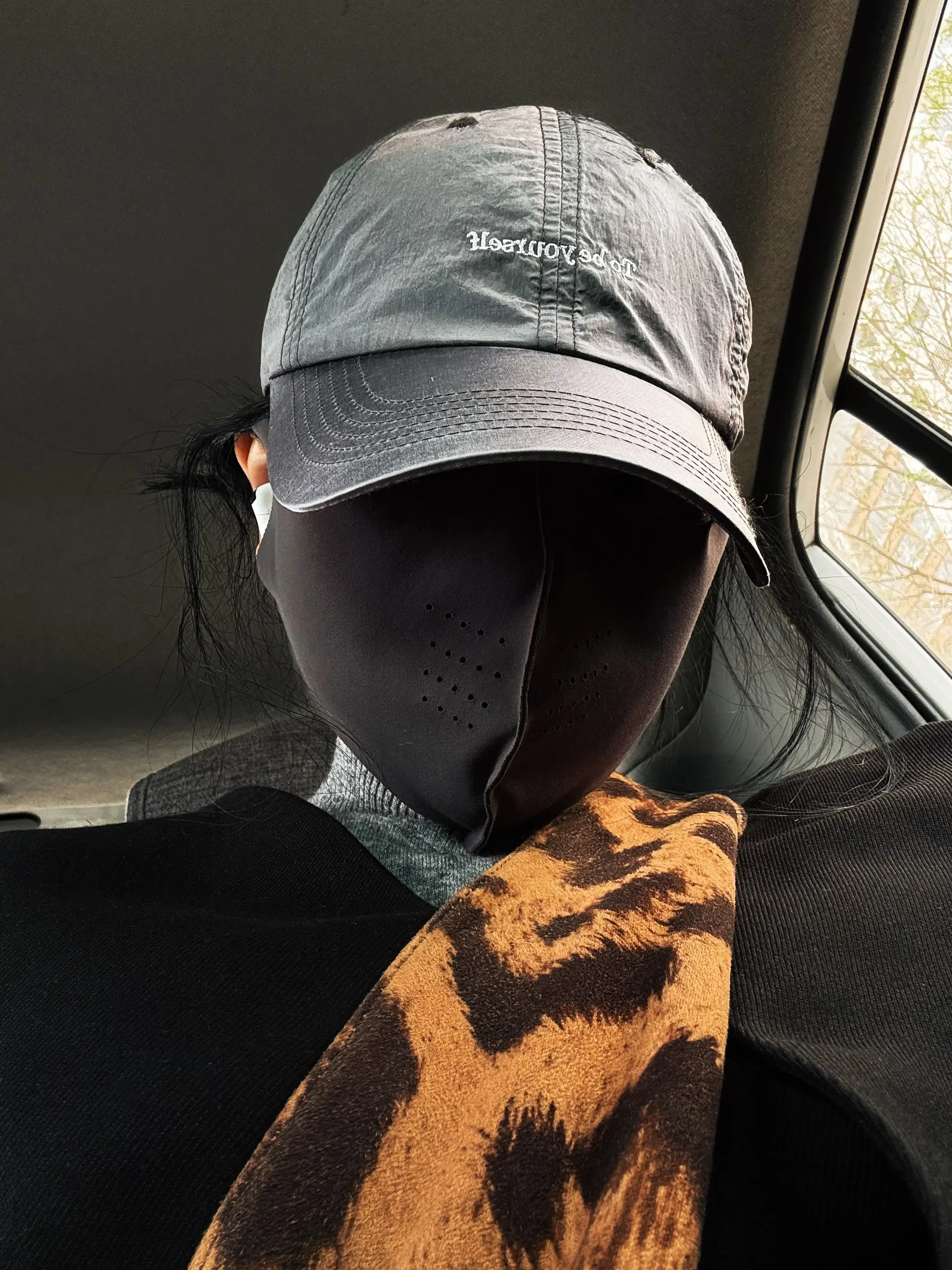 终于长到了这般年岁。上可共情长辈的沧桑，下可理解少年的风芒，对有情的人...