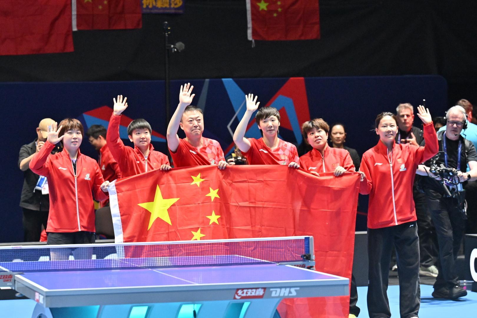 恭喜中国队实现世乒赛女团7连冠，第24次捧起考比伦杯🇨🇳🏆 