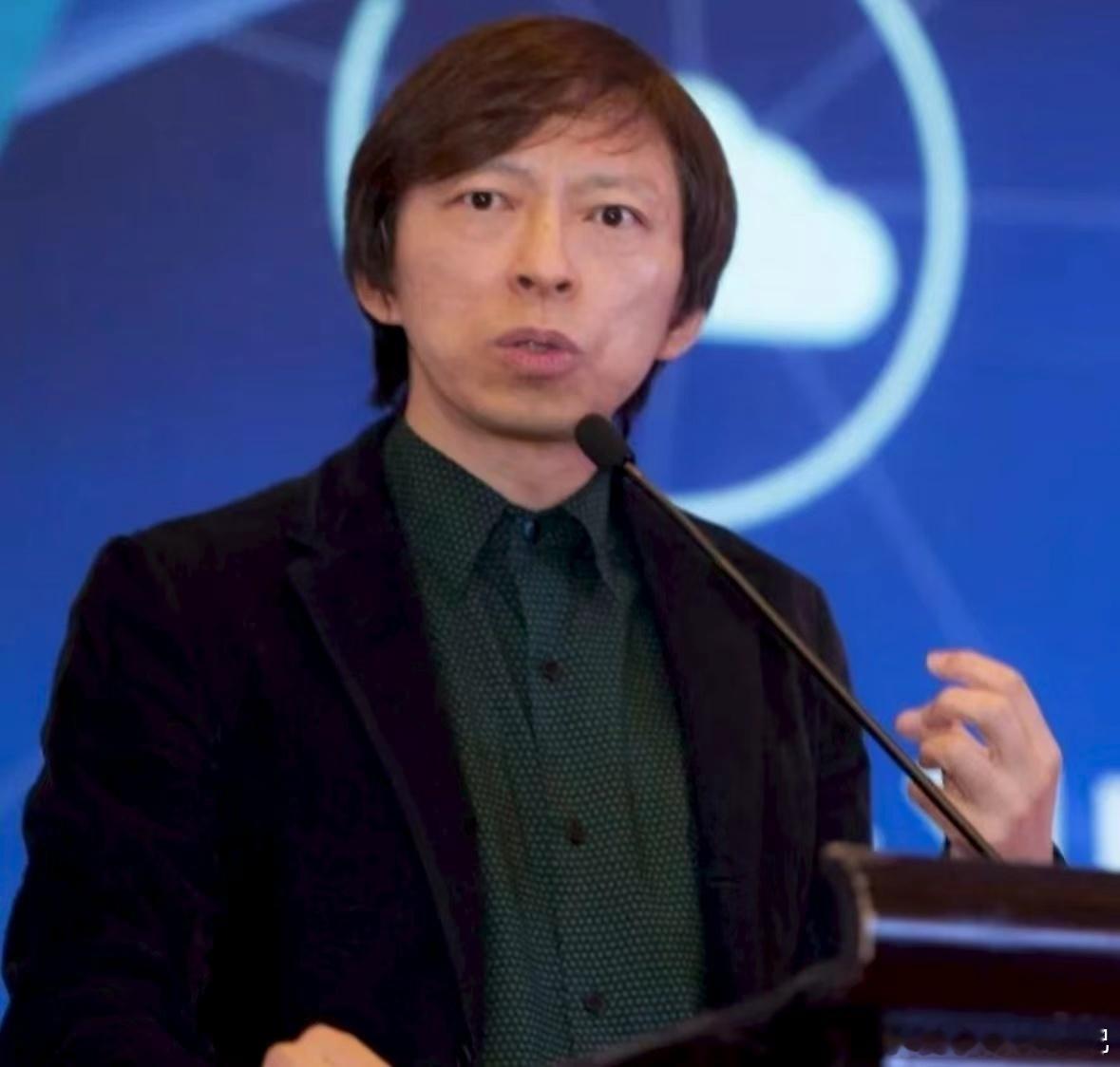 张朝阳说看美剧变聪明别人带货张朝阳带派 我宣布，昨晚cos大赛的冠军就是张朝阳！