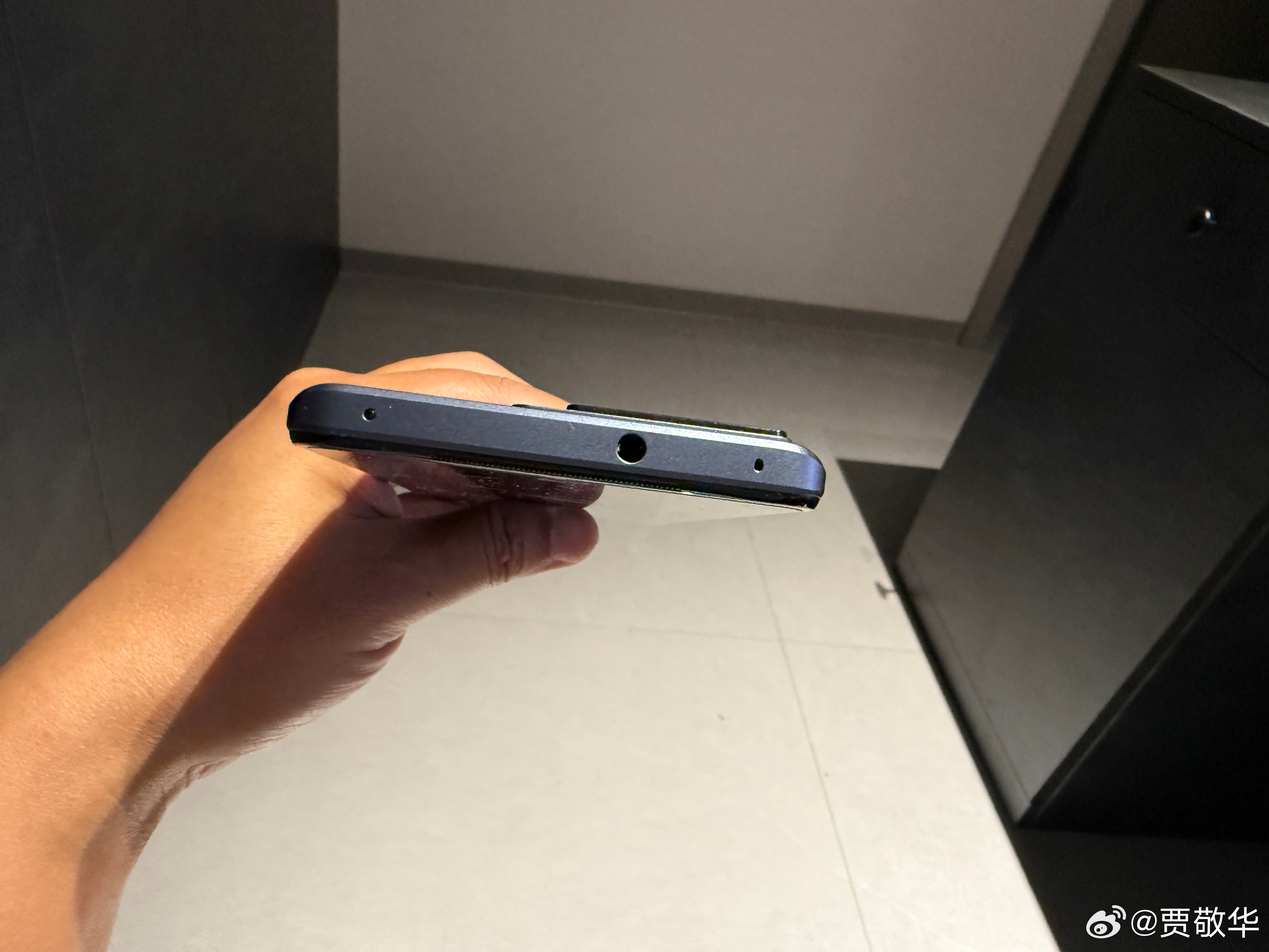 刚发现我这台手机还有3.5mm耳机接口，多功能NFC，还有红外遥控，可以收藏了。