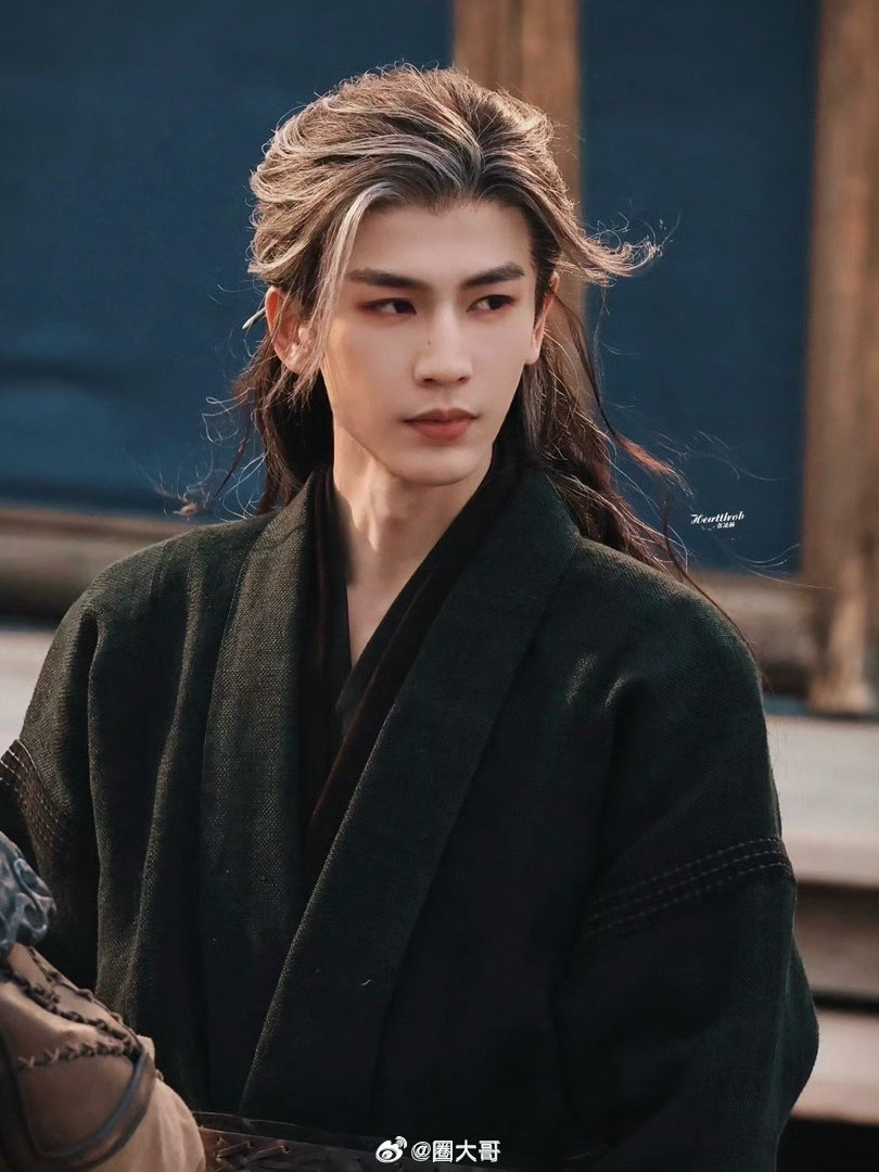 六部在拍古偶剧男主人设近期在拍古偶剧男主造型来了，张凌赫《归鸾》，檀健次《何不同