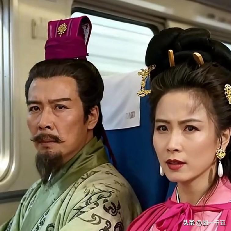 刘备其实是个非常厉害的人。
他虽然有先天的优势，实际上还是没有曹操孙权的现实处境