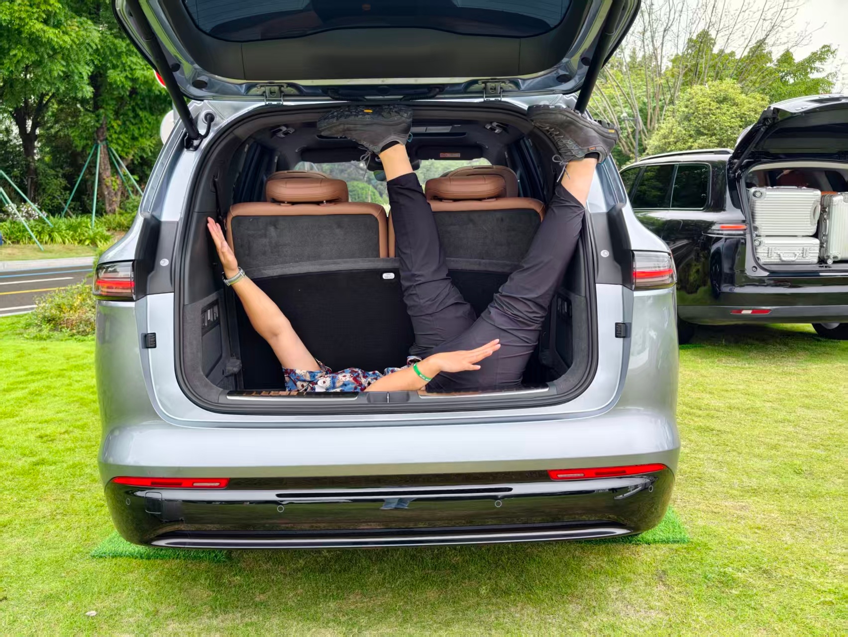 前段时间试完华境S回来，脑子里一直在盘一件事——这车如果真像经销商说的20万以内