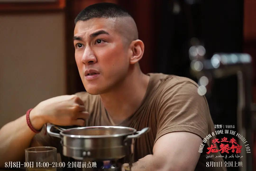 在「欢迎来龙餐馆」看到李治廷也很惊喜，变身平头肌肉、粗口猛男大兵，像是G圈天菜类