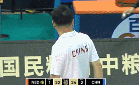 中国女排手握3个赛点被逆转，蔡斌一通换人难辞其咎！
北京时间9月22日，中国女排