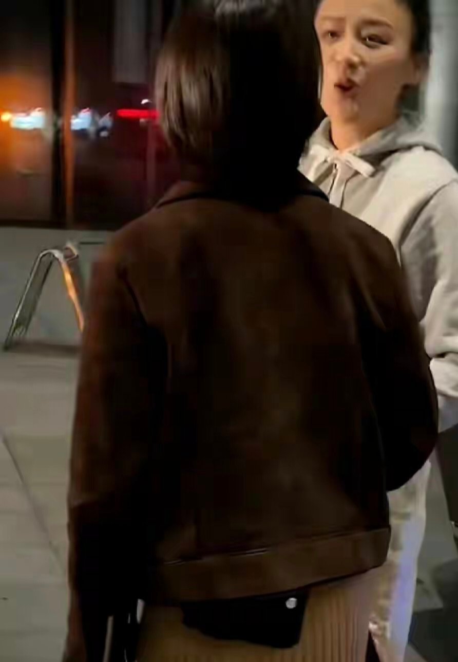 马思纯周冬雨花少8路透相拥，两人笑容坦荡自然，七月与安生友情从未散 