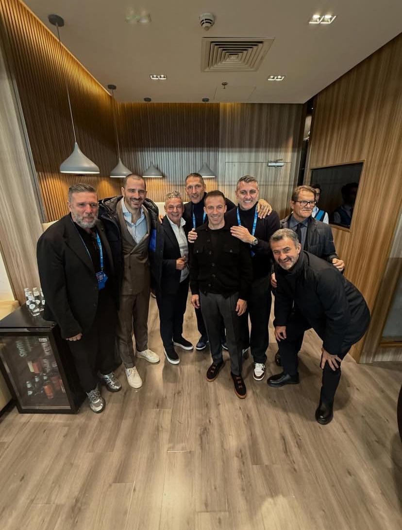 意大利超級盃決賽群星璀璨！✨無睇錯，右手邊卡比路搭著果位應該係杜迪克🤔🇵🇱