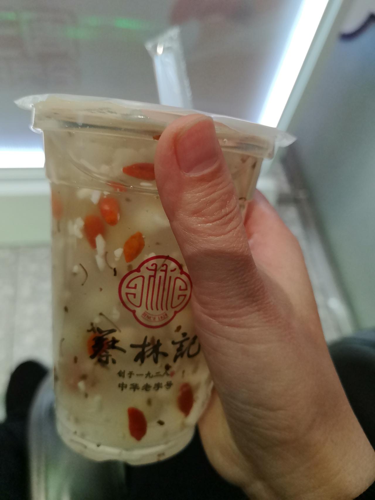 有个事让我心里不舒服，却又不知道该不该说出来，不晓得怎么处理才恰当


我们每天