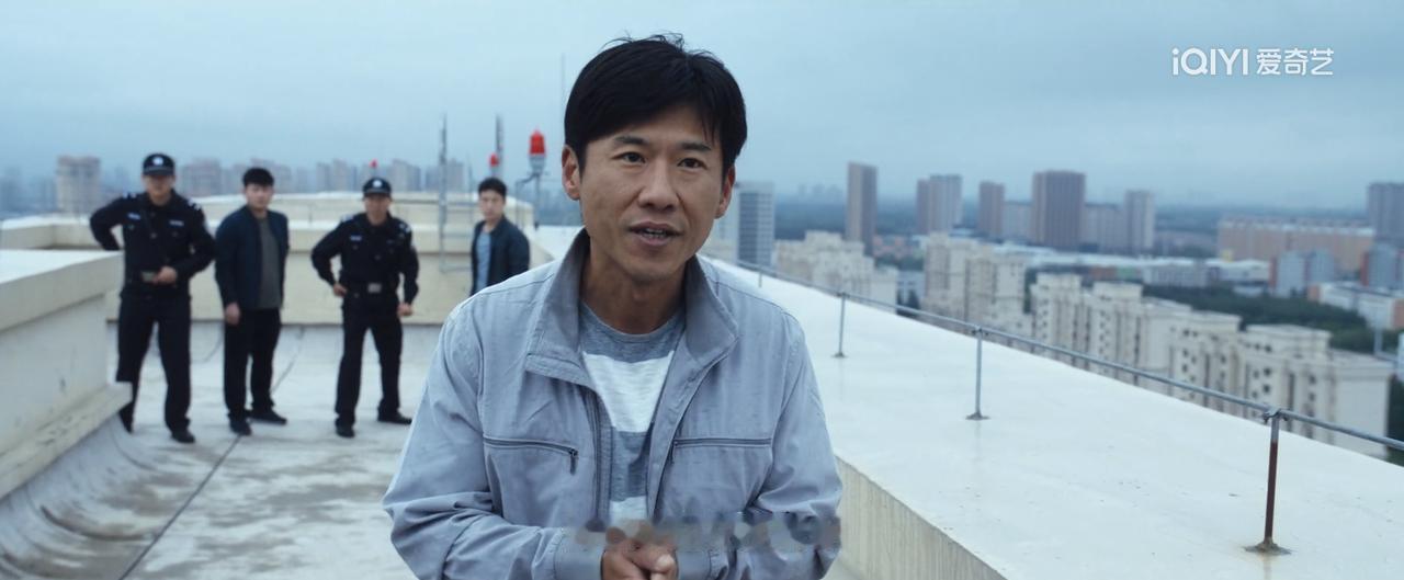 《低智商犯罪》：笑不活了，太可惜了！

蠢贼爆满嘴金句，警察爱吟诗，大佬认真看笑