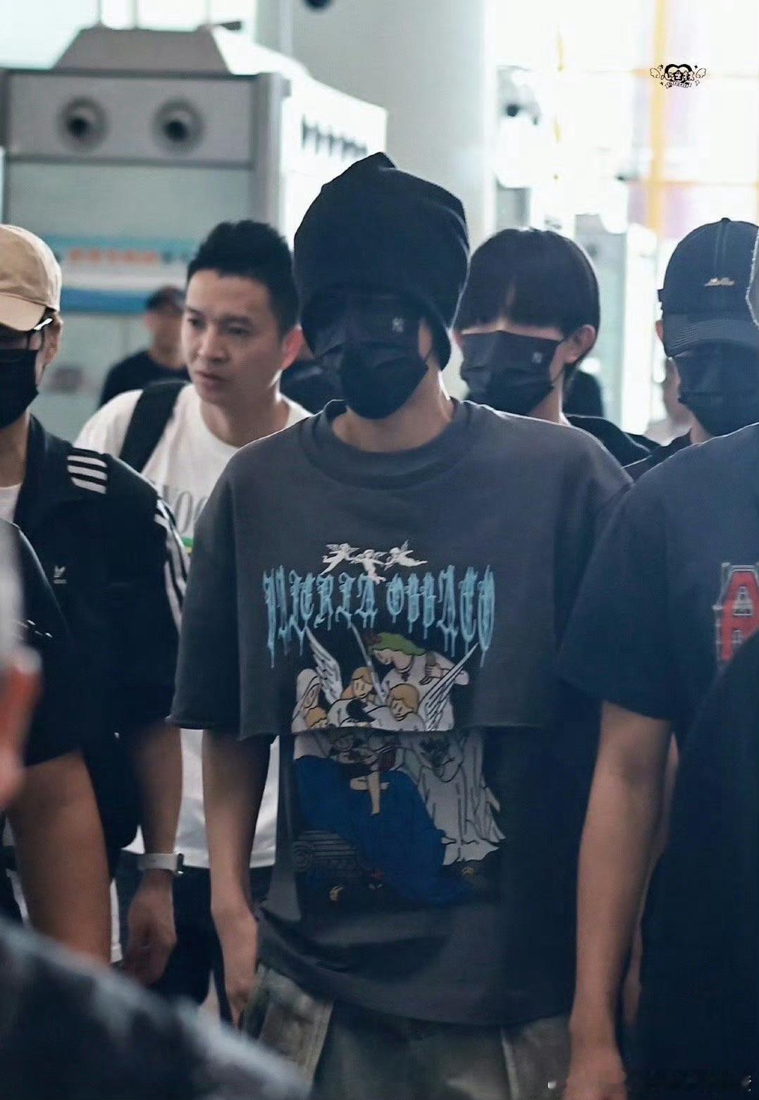#登陆少年成团后首个外务活动##登陆少年澳门大湾区晚会路透# 期待朱志鑫[爱慕]