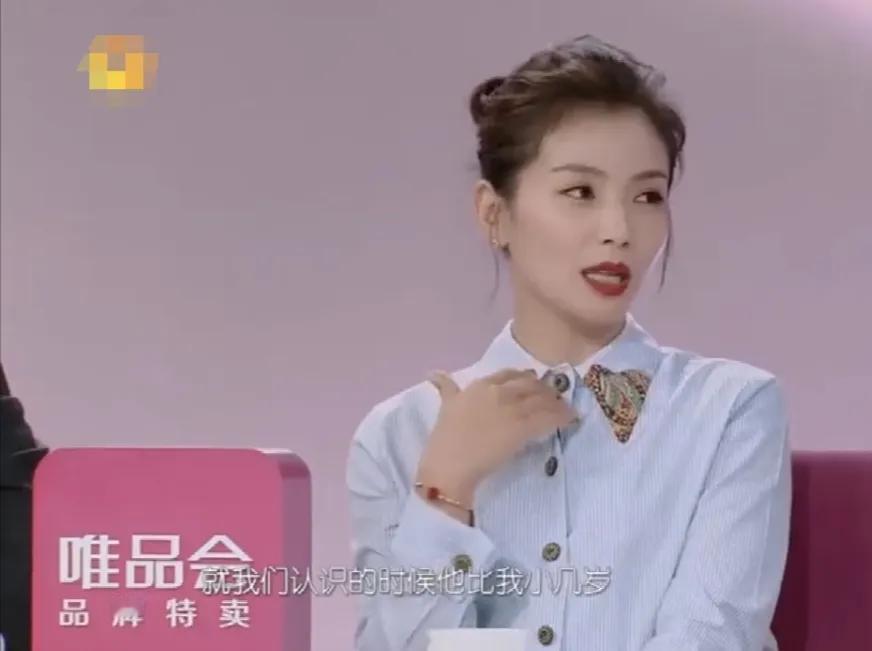 演员刘涛谈起自己被求婚的经历，说:“我们不是那种仪式感，就我们认识的时候他比我小