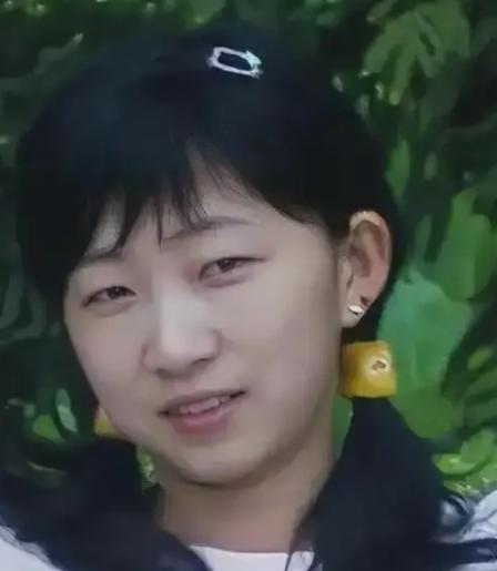 1968年，林碧春在18岁时远嫁47岁非洲总统，成为王妃，婚后备受宠爱，但生下两