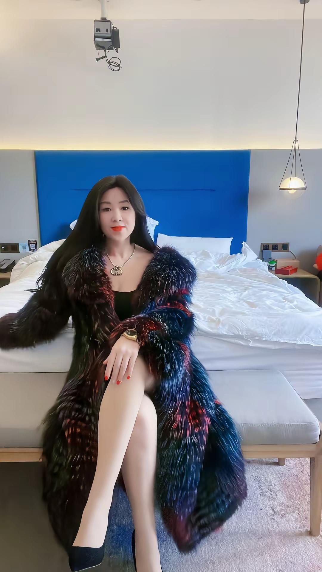 我上热搜啦 女人的自信穿搭 皮草爱好者