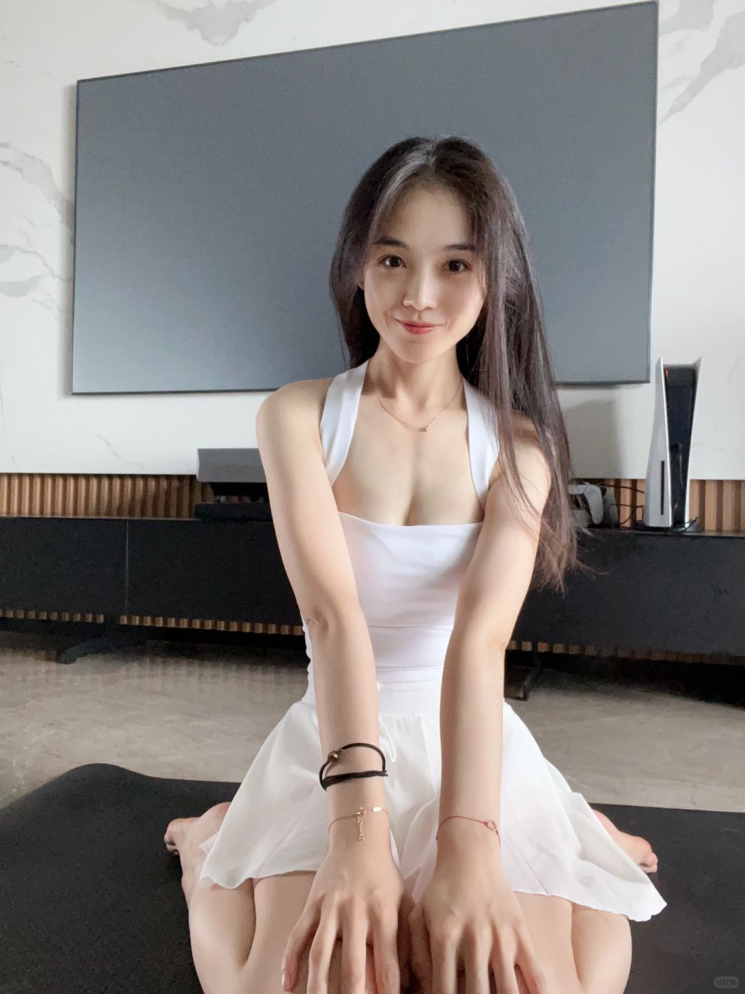 30岁少妇睡觉靠什么