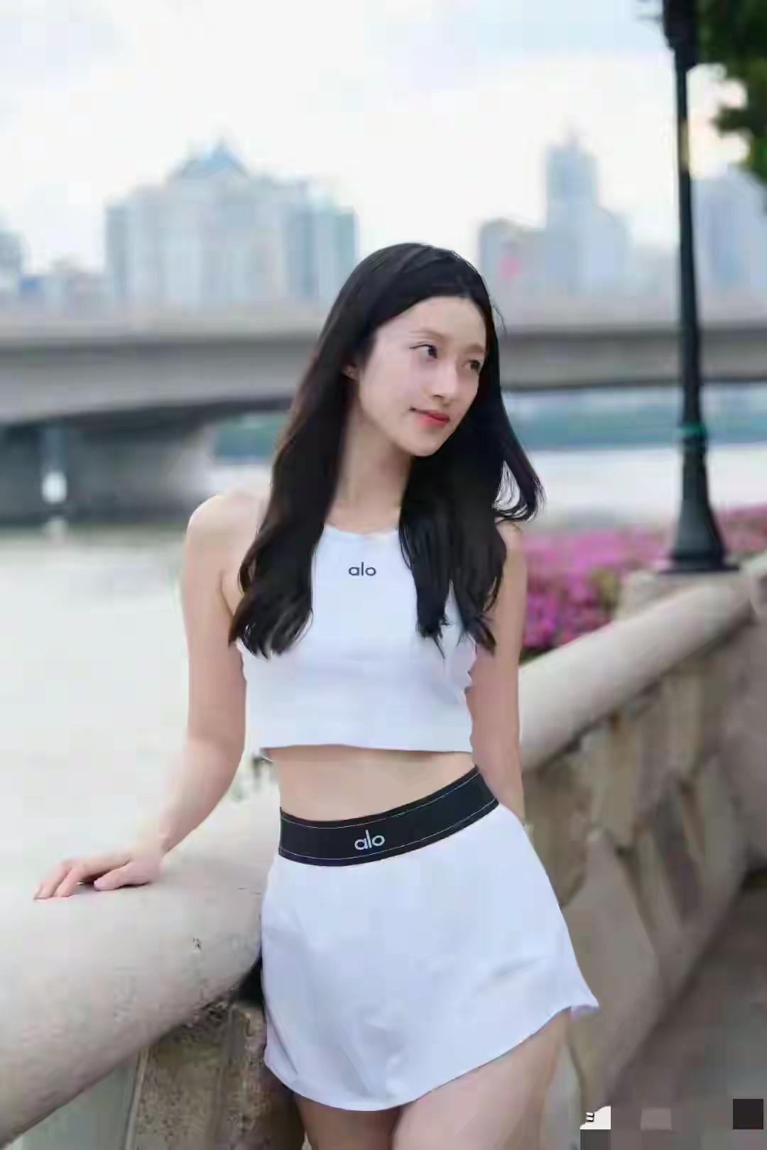 复旦大学校花 小乔 看这脸庞，上帝怕是亲自操刀了吧，如此精致