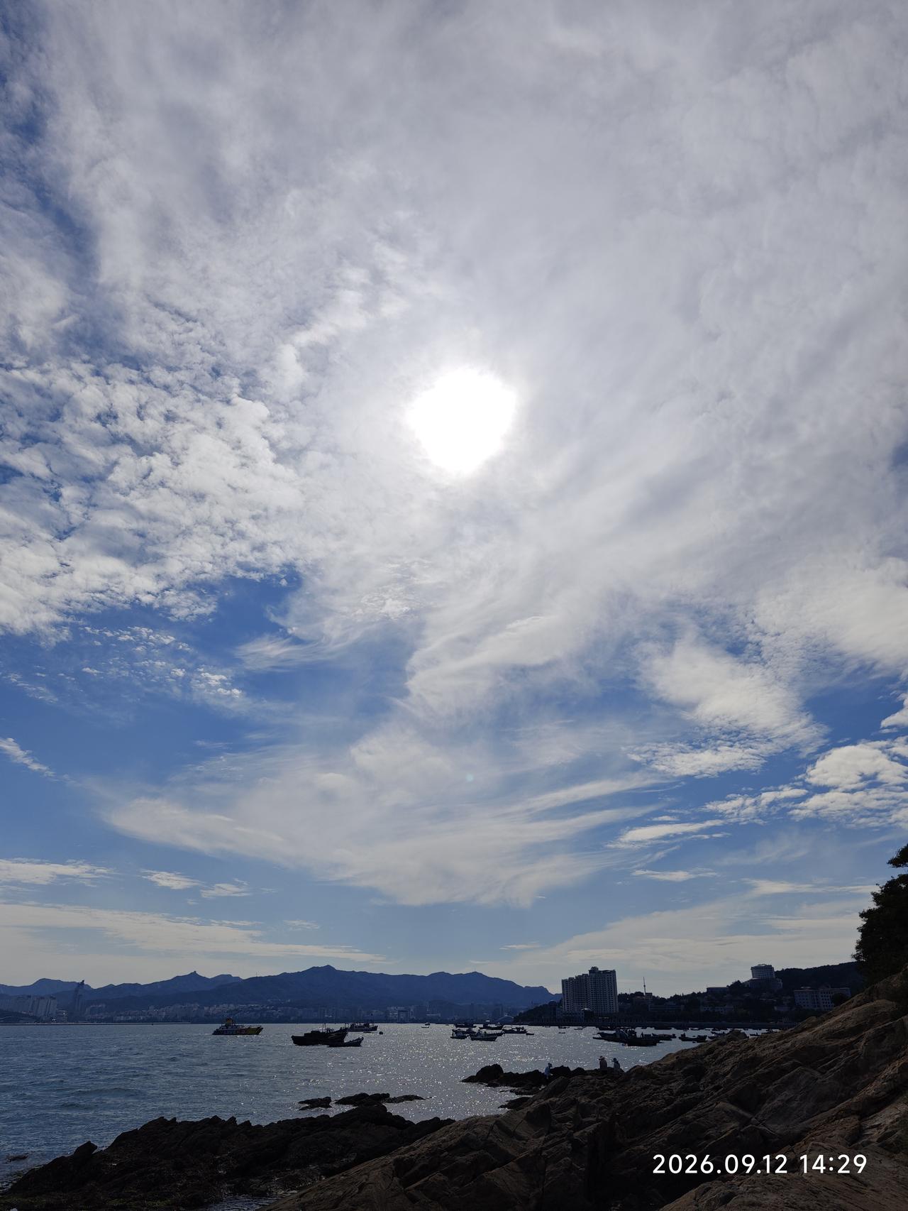 生活中常遇到这样一种人：刚切完韭菜或生鱼的刀，带着一股浓重的辛辣味、鱼腥味，连冲