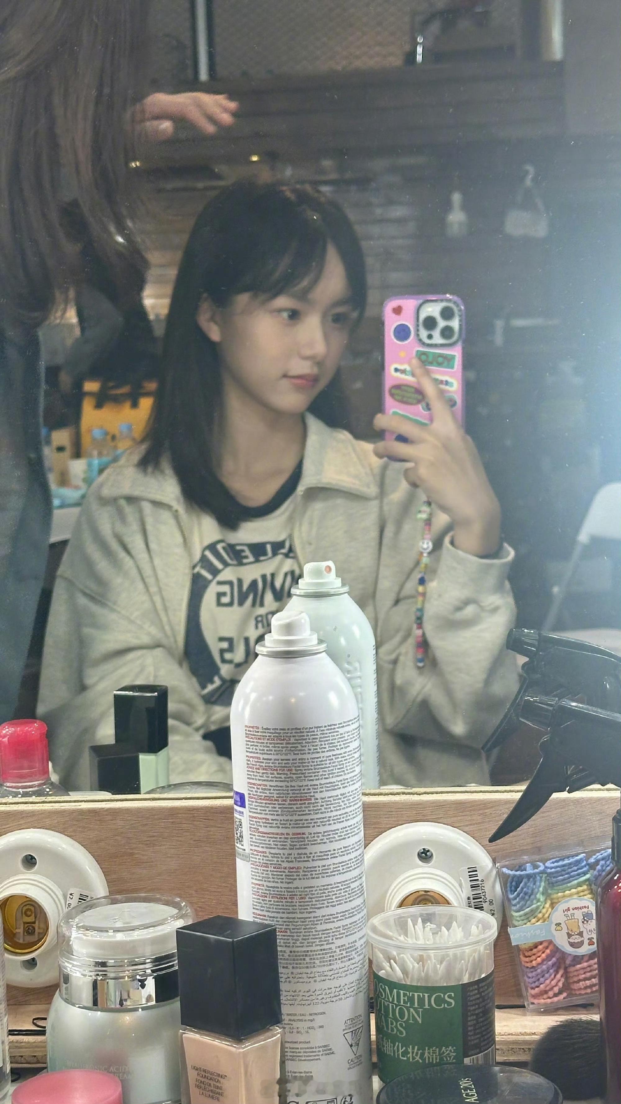 时间一晃刘楚恬都长这么大了！之前还和宋佳在小舍得演过母女。不愧是看着长大的 