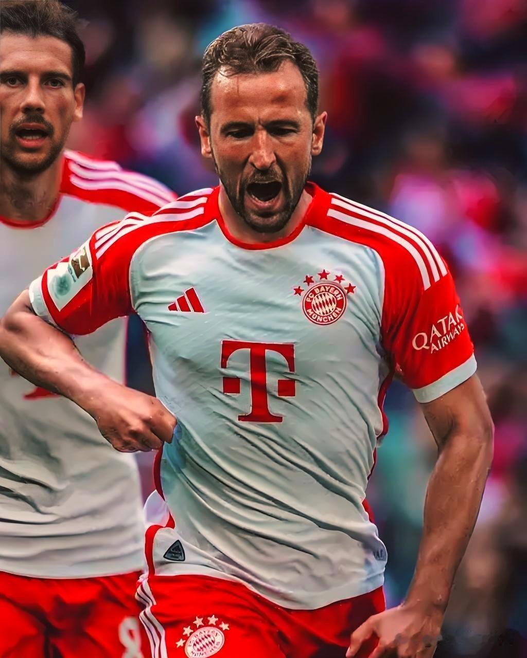 看看凯恩这效率，简直开挂了！🔥

在拜仁才踢了104场就狂轰100球，直接把C