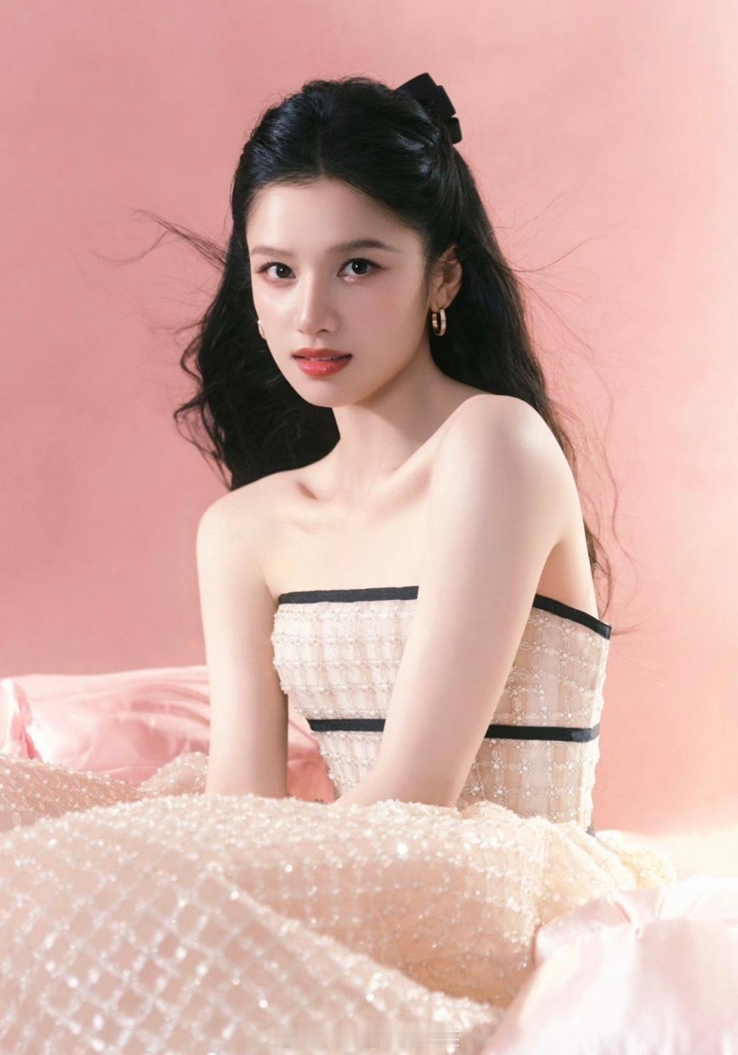 今天是薄荷味的婧仪公主👸回顾以往的造型，粉红，奶白，青灰公主都有，她也完全驾驭
