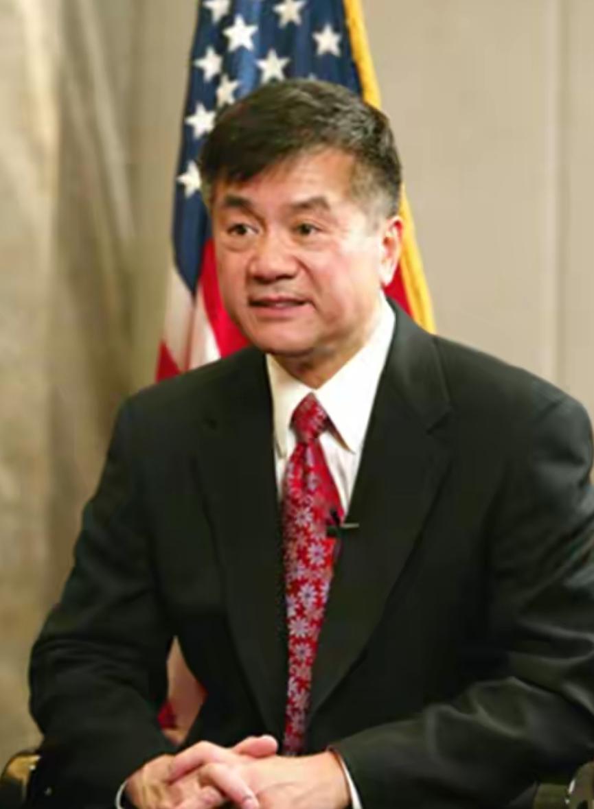 骆家辉警告中国，最好不要自主生产尖端芯片，这不是美国想看到的。骆家辉的言论真是令