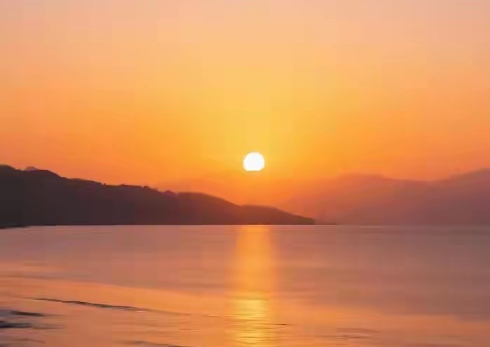 诡异一幕！尾盘多只宽基ETF大幅放量，多空资金杀红了眼，到底谁在砸盘谁在护盘？明