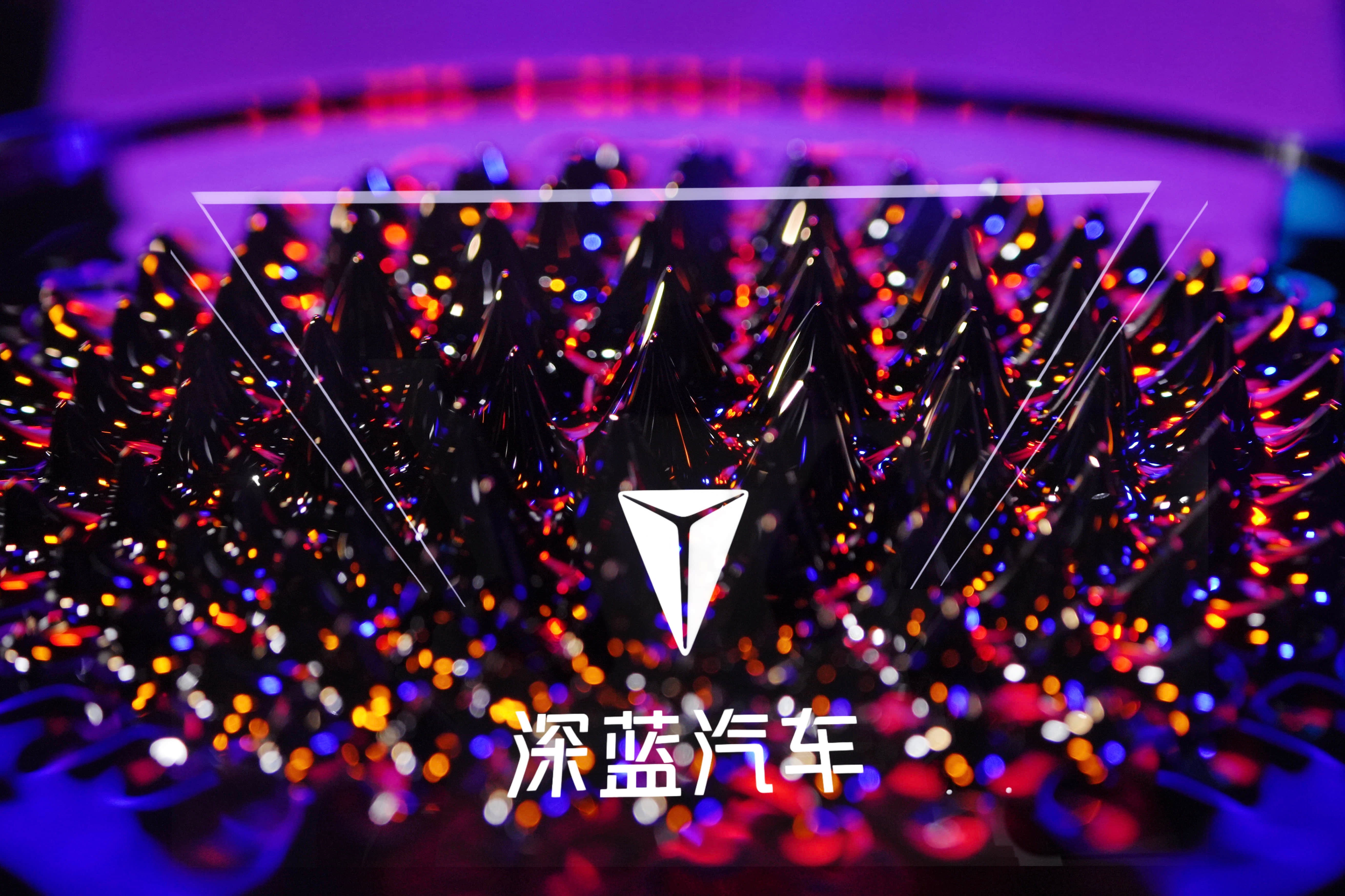 深蓝L06这波价格直接炸场！法拉利同款磁流变悬架、全系激光雷达、3nm座舱芯片，