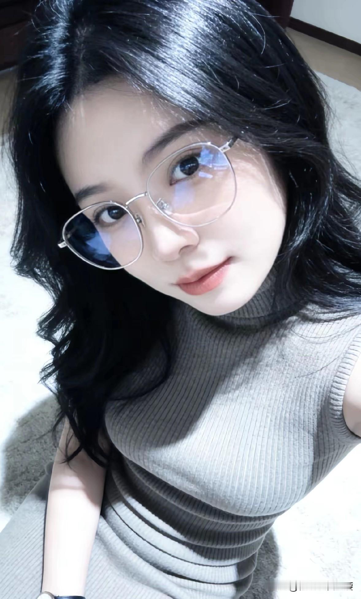 男人帅到极致，就会有女人的秀美。女人美到极致，就会有男人的英气。