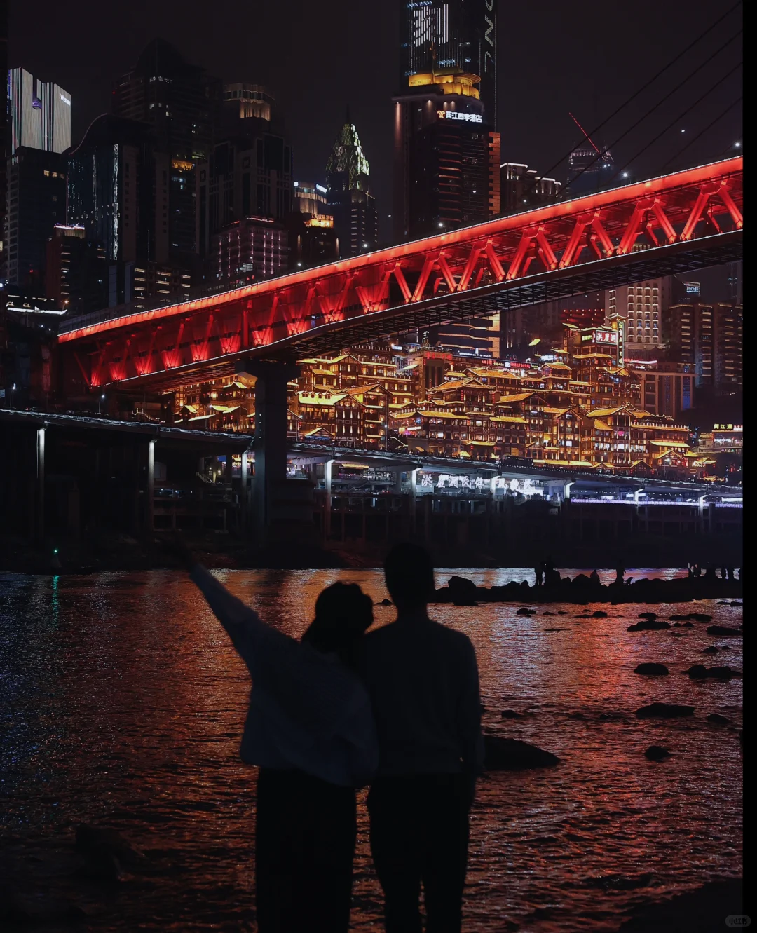 一起穿梭在夜色中🌃