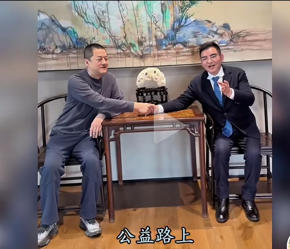 李亚鹏：德不孤，必有邻！
陈光标：公益路上，携手前行。
老陈这次怎么也得砸出真金