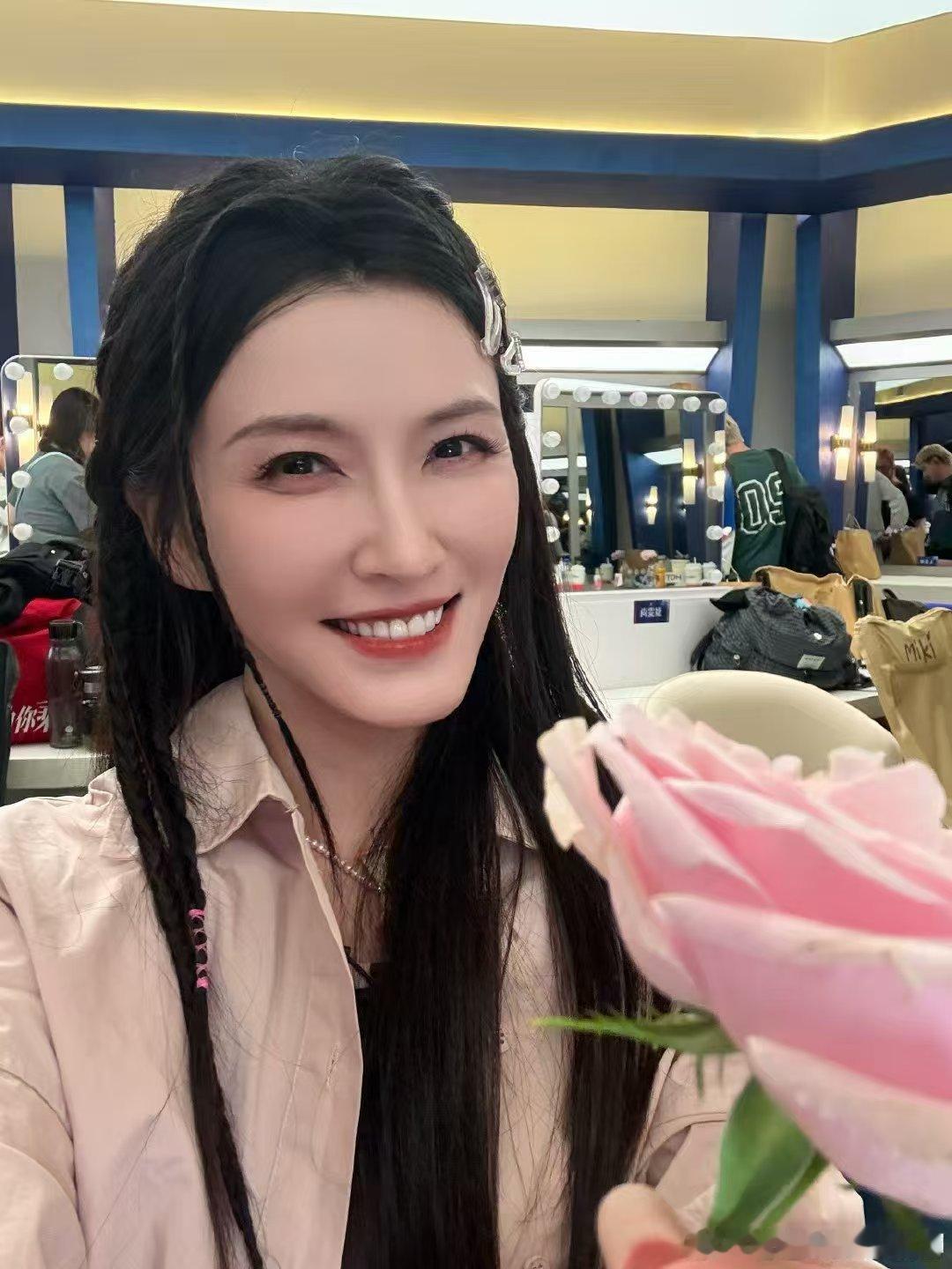 徐洁儿晒五锁匠聊天记录徐洁儿晒锁组聊天记录 欢乐五锁匠上线，集体头脑风暴设计拉票