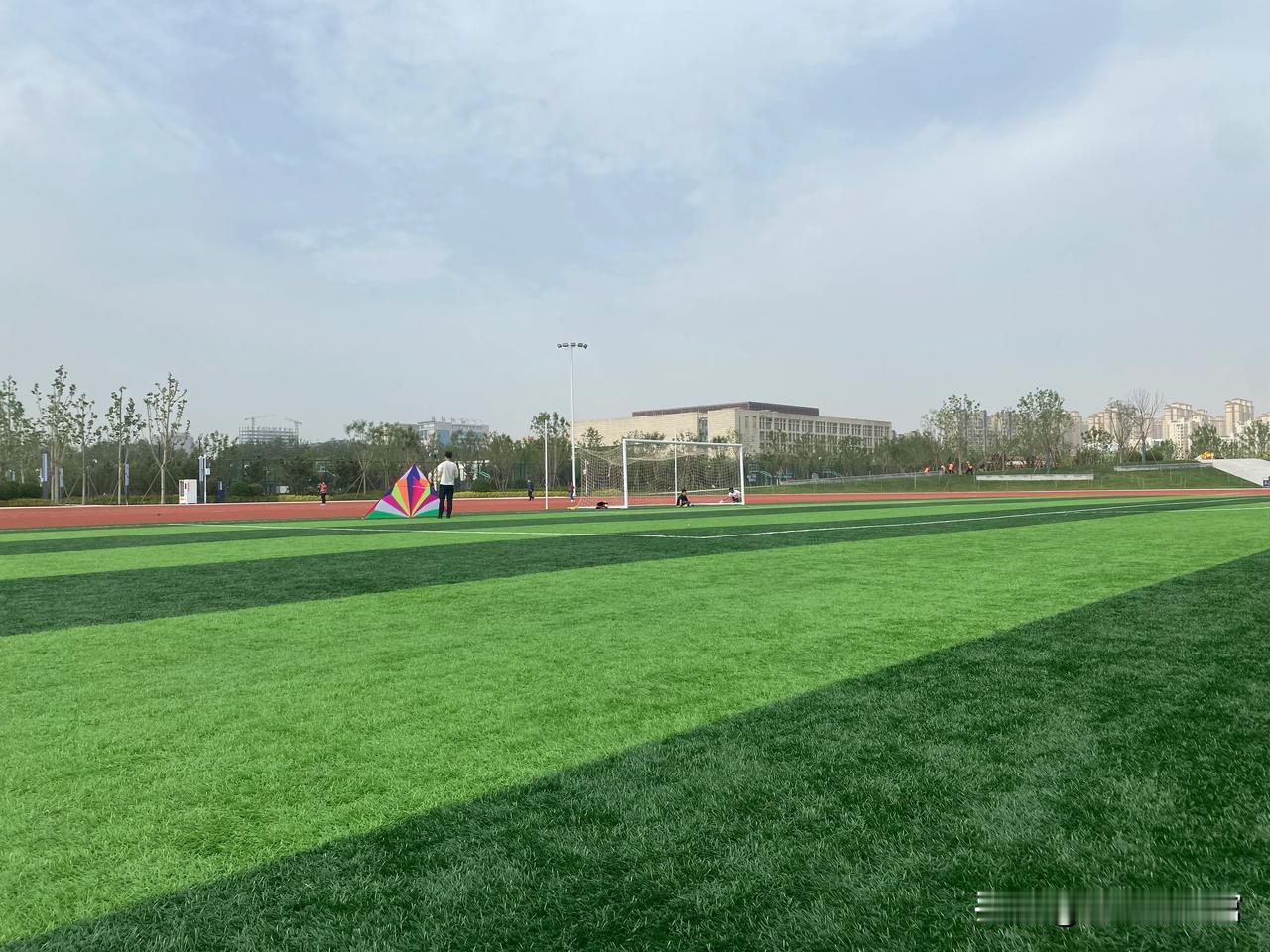 古话说：“子欲为事，先为人圣。”一个人想把事情做好，得先提高自己的修养。若是品行