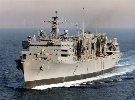 美国海军又又又撞船了 阿利·伯克级驱逐舰“特拉克斯顿号”（DDG-103）与供应