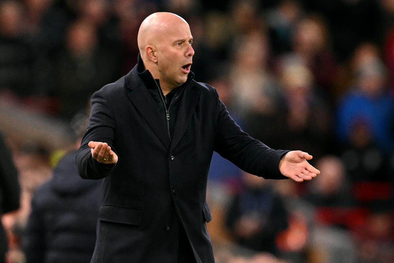 又双叒叕是平局🤝
利物浦遭遇英超四连平：
利物浦 0-0 利兹联
富勒姆 2-