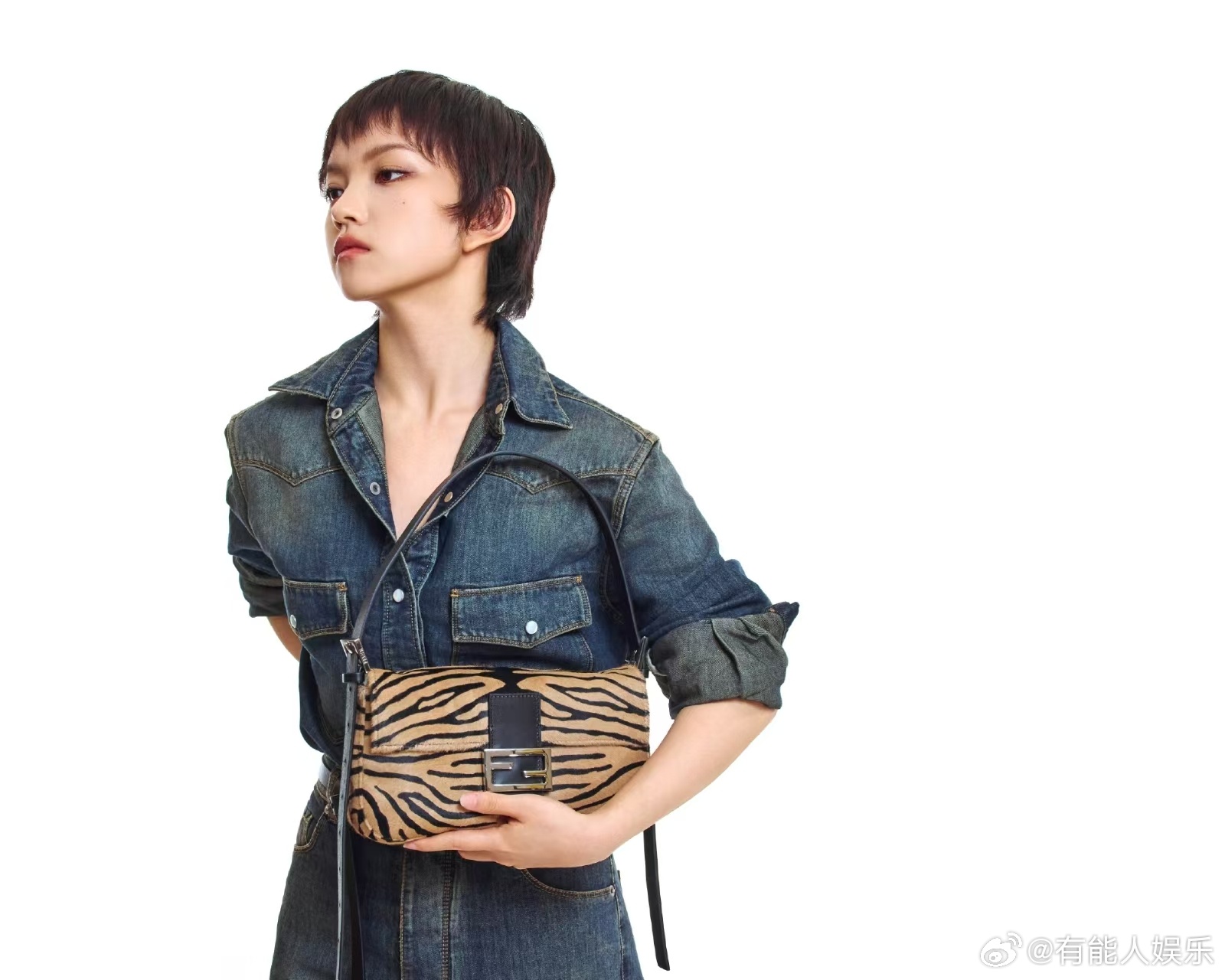 兰西雅牛仔套装造型兰西雅审美一直在线 兰西雅牛仔套装造型真的是太飒了，咱们妹妹的