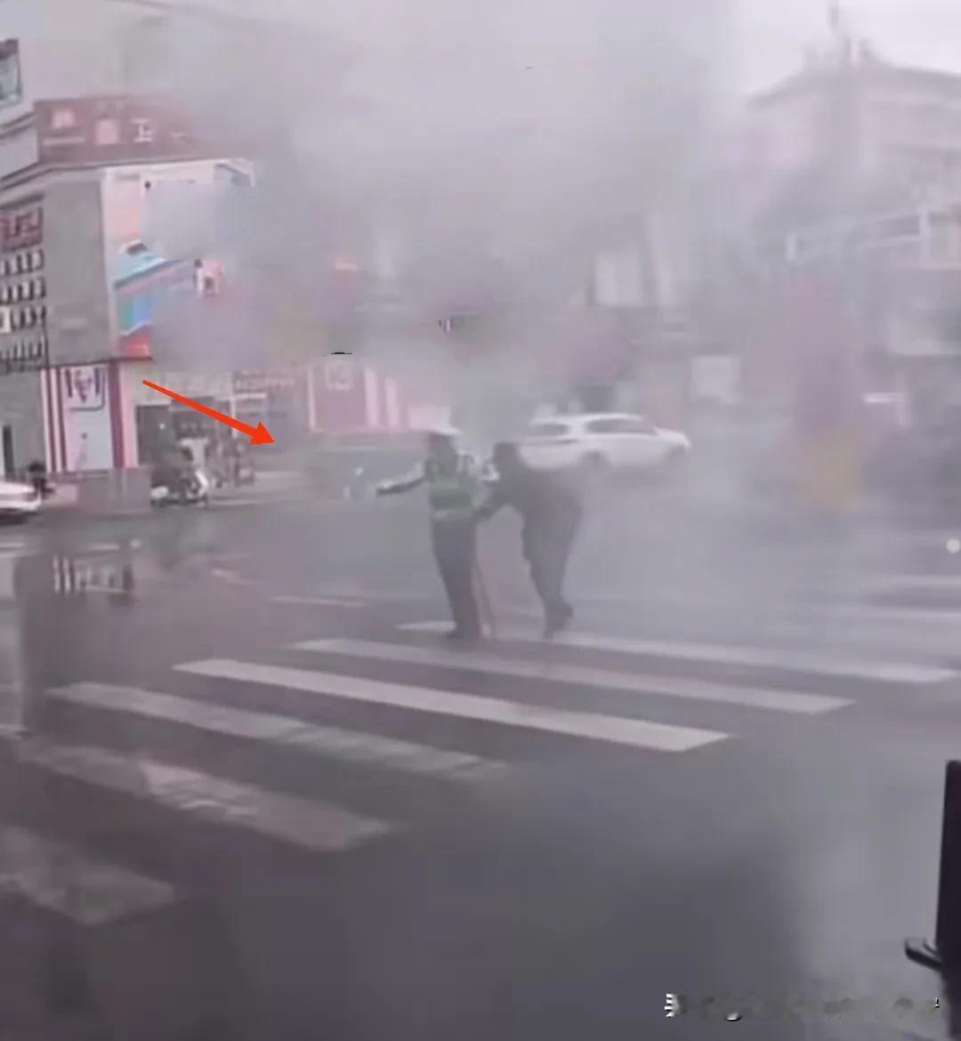 一个敢演，一个敢拍，一个敢喷！上演一出感人至深的大戏！
   视频第一个镜头，瓢
