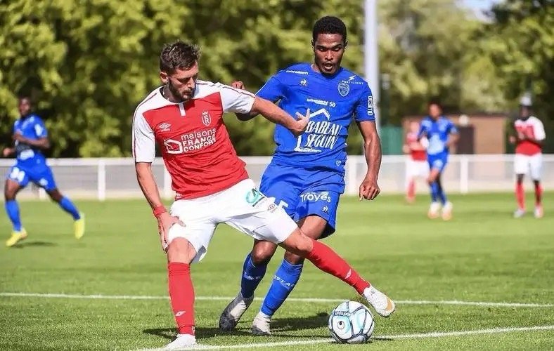 卡哥聊球⚽️微博个人公推，置顶进裙查精准配方🔝赛事：法甲005球队：欧塞尔VS