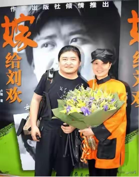 晚上遛弯，邻居老王突然说：如果刘欢不唱歌，一直安分的在学校里教书，能这么年纪轻轻