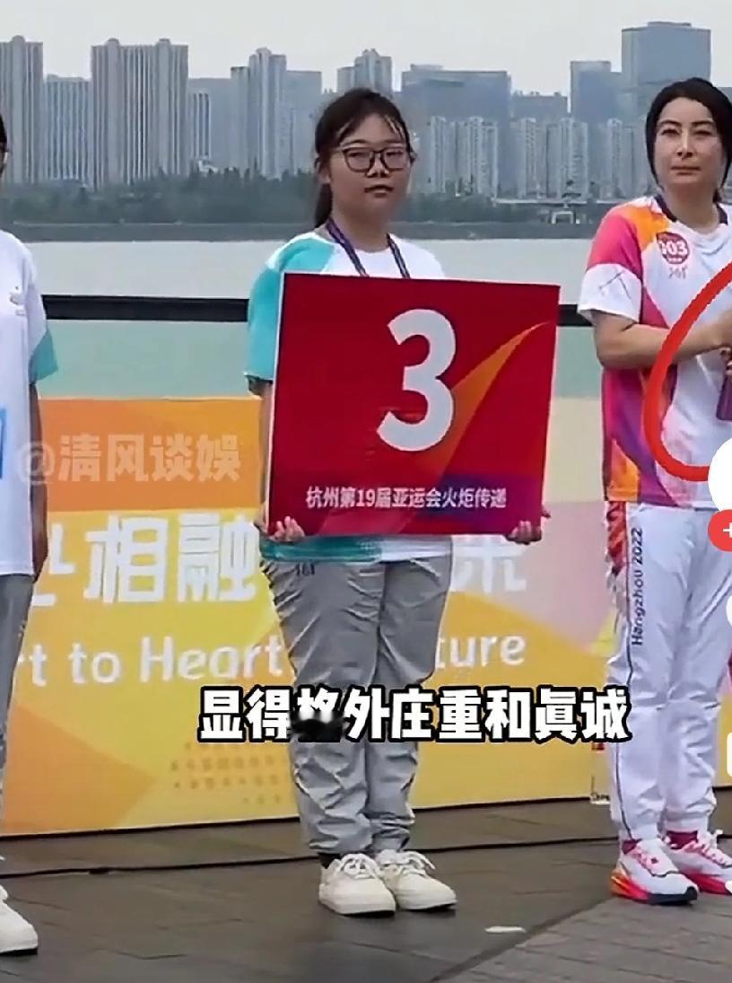 郭晶晶传十五运火炬！合照群星闪耀
 
家人们，十五运会开幕式名场面来啦！“跳水女