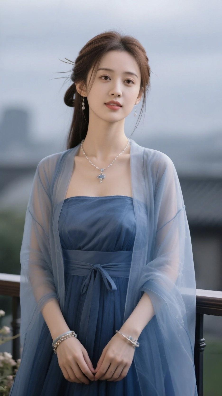 蓝纱仙影
 
她仿若谪仙临凡，靛蓝纱裙似揉碎了天际的烟岚，薄透披帛在风里漾出朦胧