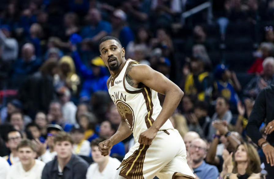 今日勇士主帅科尔在球队训练结束后接受了媒体采访。记者：“最近梅尔顿的出场时间已经