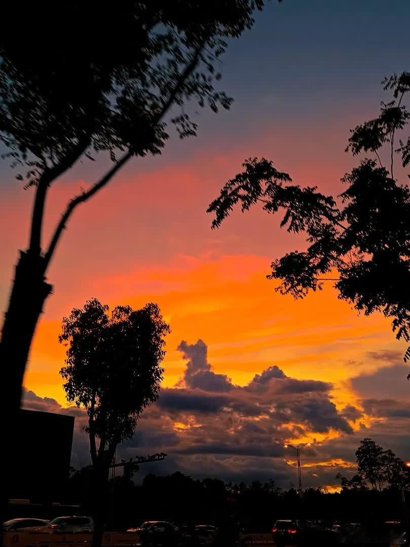 “也许不见面才是最好的告别”  📖文案分享： “有心事的人怎么会睡得着” “有