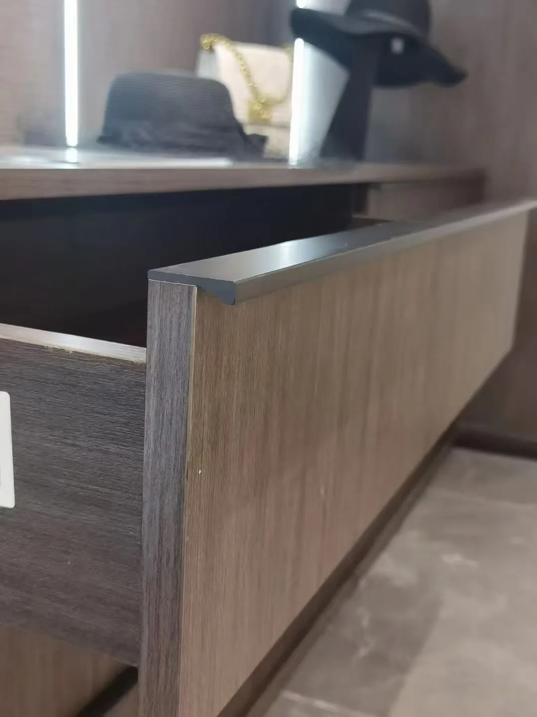 高定后烤漆拉手定制