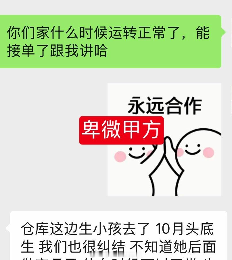 八月，里面这一套，有~T恤➕百褶裙。简简单单的一套，植绒T恤终于出来了。工厂干完