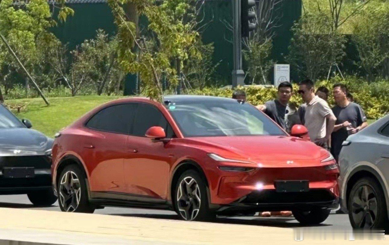 乐道L60马上就要正式来啦应该是评审结束了这个月就能看到内饰了从8月起，乐道越来