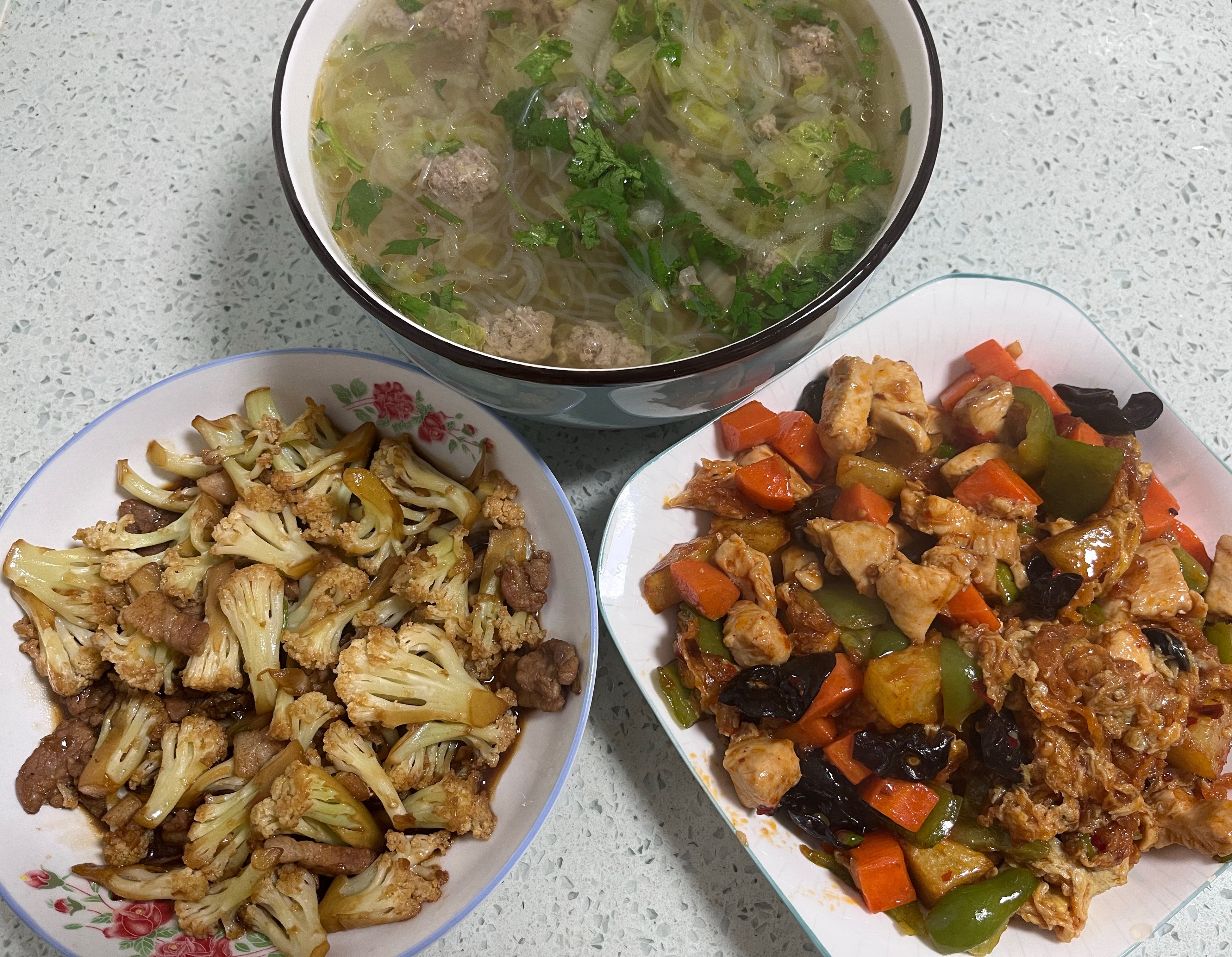 .我的美食日记.开饭咯，每天就是在吃要么就是在吃的路上～想做什么也是很愁人的呀！